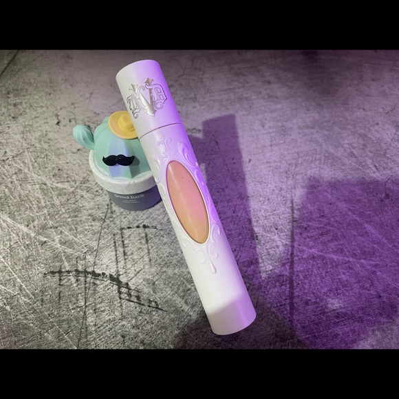 KVD True Portrait Medium Coverage Shake Foundation - Picture 3 of 6